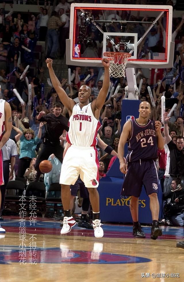 活塞客场战胜猛龙,保持不败! 活塞客场战胜猛龙,保持不败!