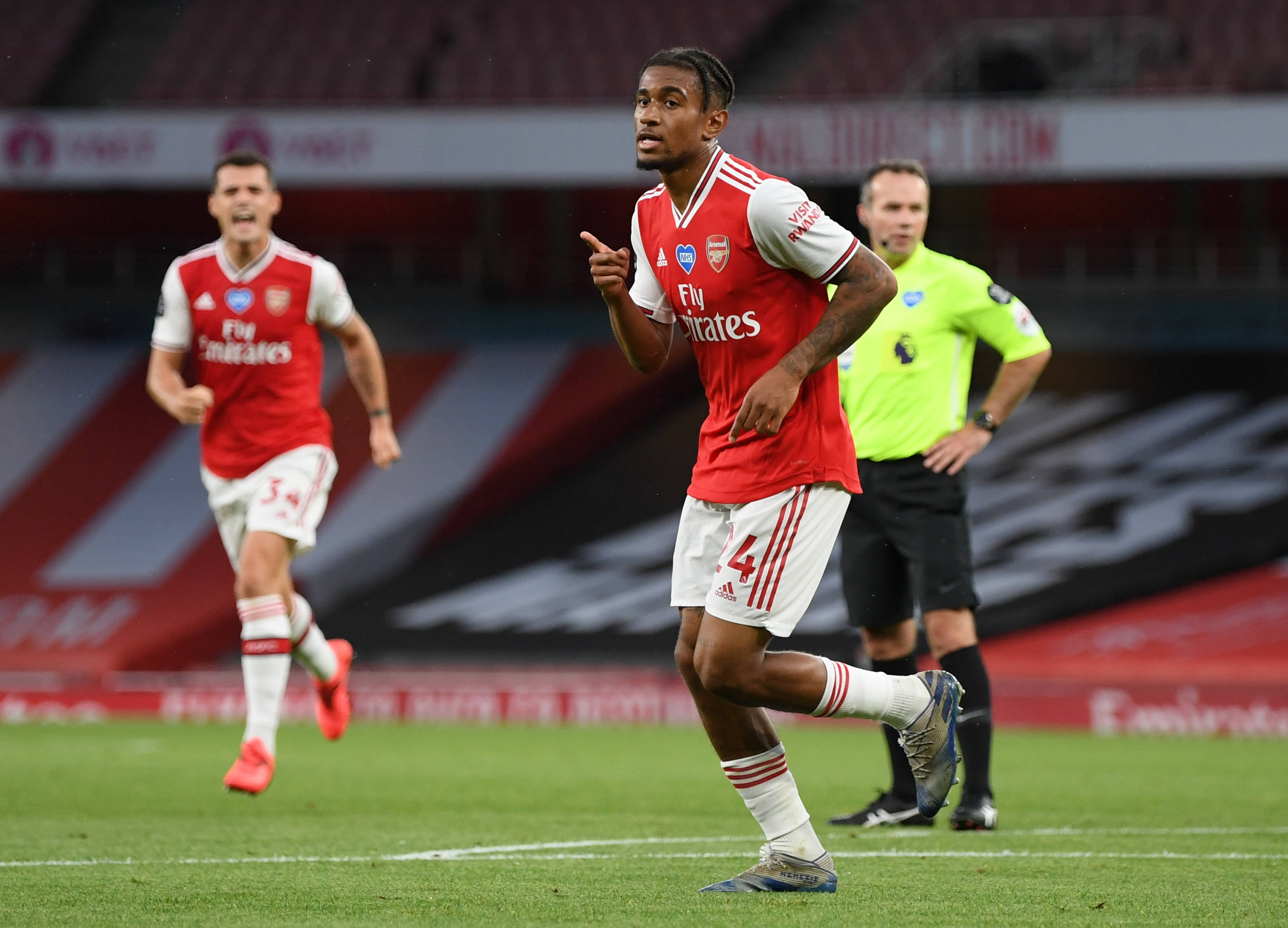 B体育娱乐-哥伦比亚后卫成功转会英超豪门