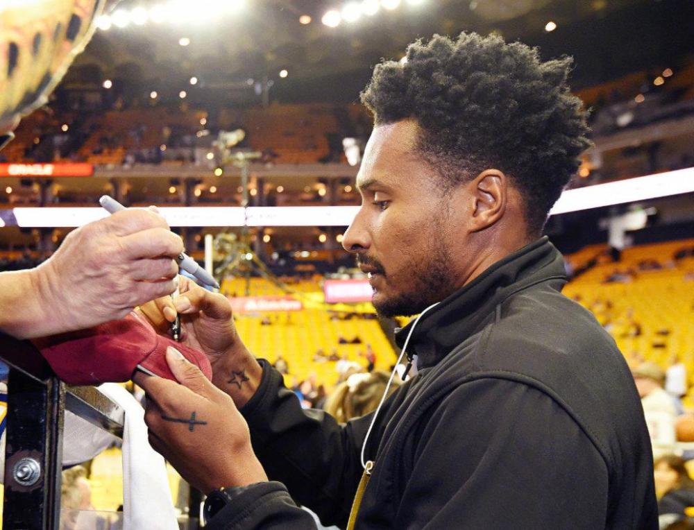 B体育官方入口-关于球员私下训练状态备受质疑，是否会影响比赛表现的信息