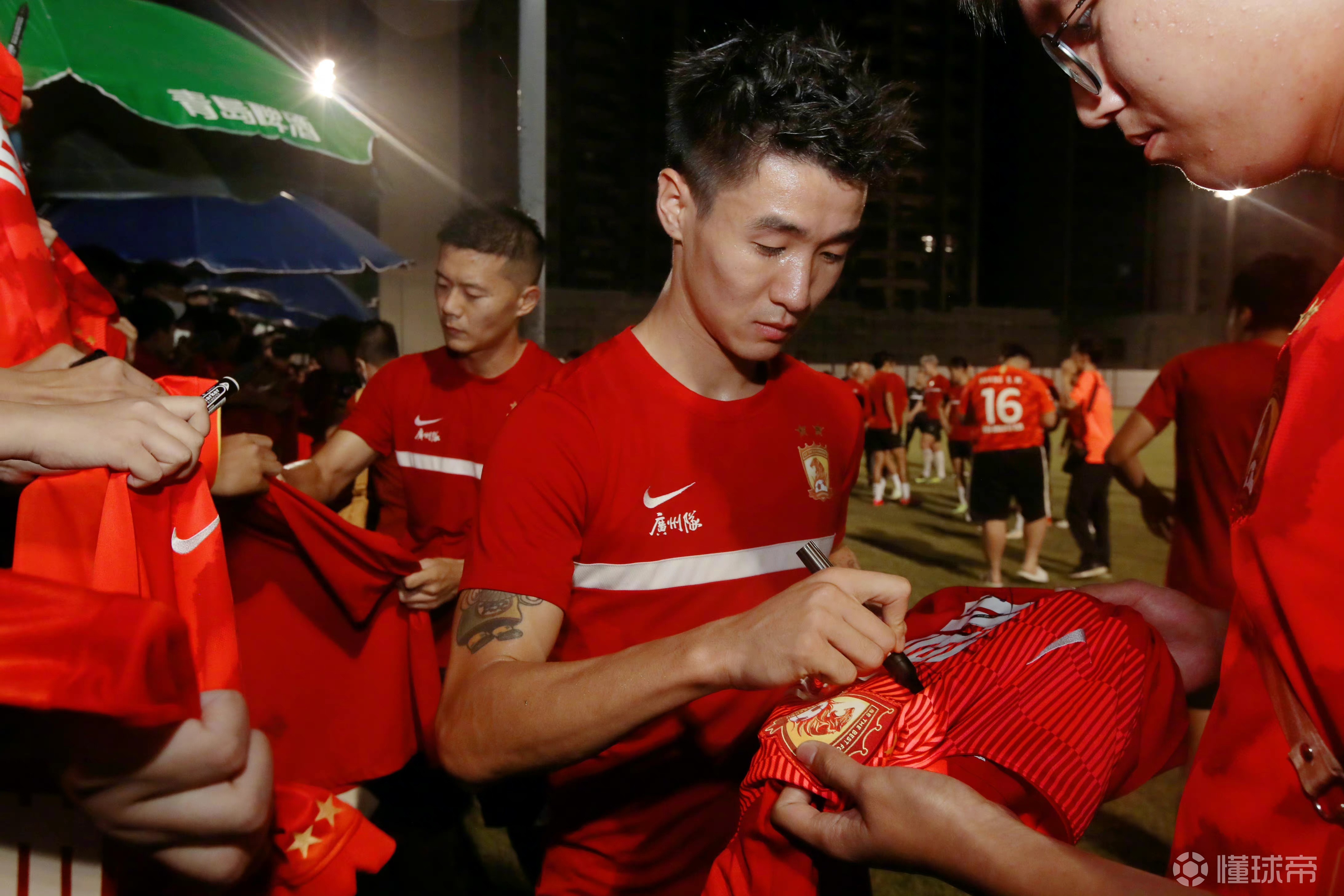 关于瓦朗谢纳队形势艰难,需全队共同努力的信息 关于瓦朗谢纳队形势艰难,需全队共同努力的信息