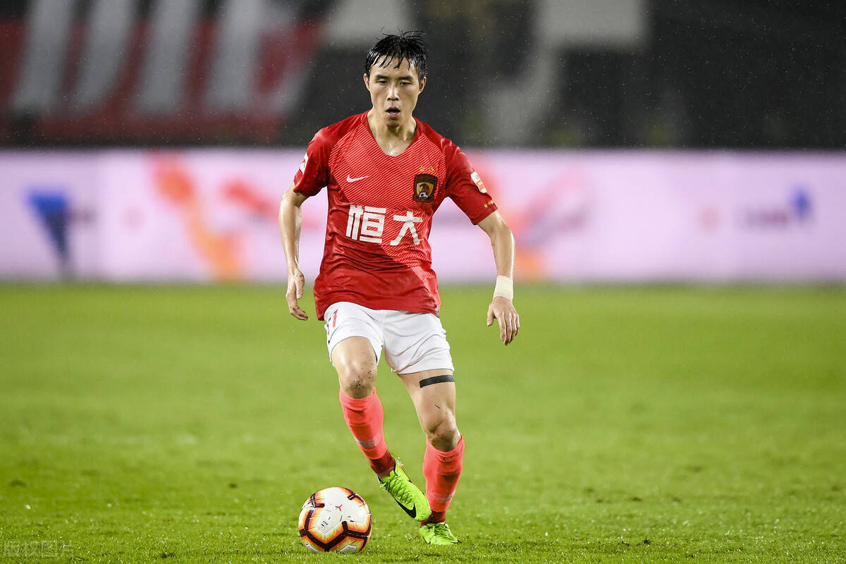 球队元老重返赛场,再次发光发热 球队元老重返赛场,再次发光发热