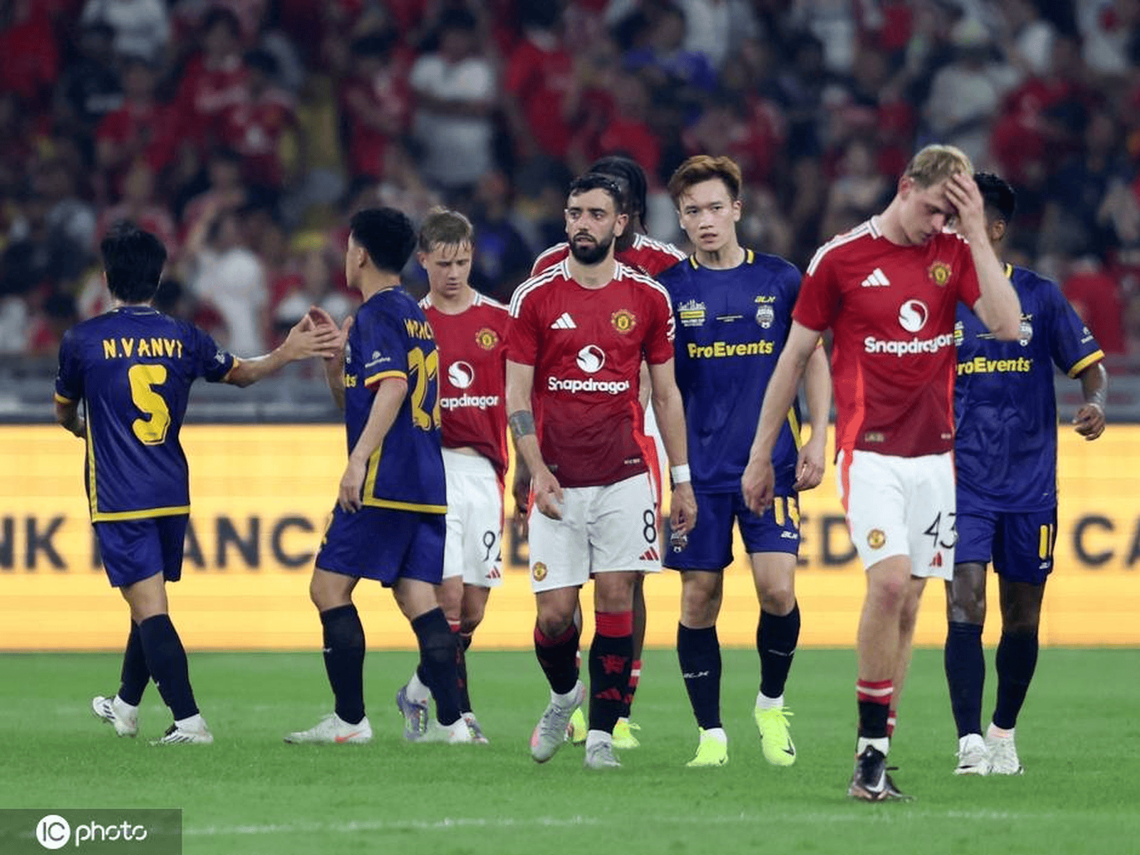 曼联惨败遭淘汰，无缘八强