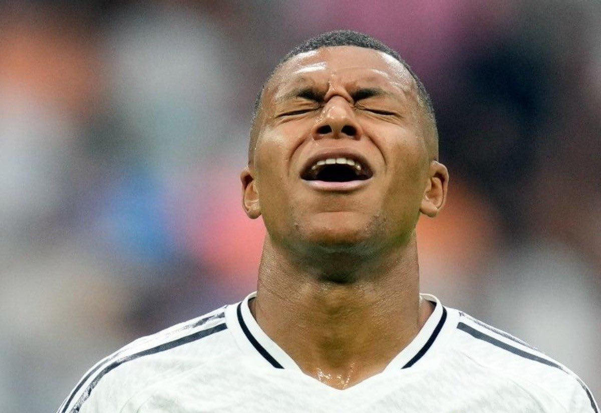 球场上的决战即将来临,球迷们为之疯狂欢呼的简单介绍 球场上的决战即将来临,球迷们为之疯狂欢呼的简单介绍