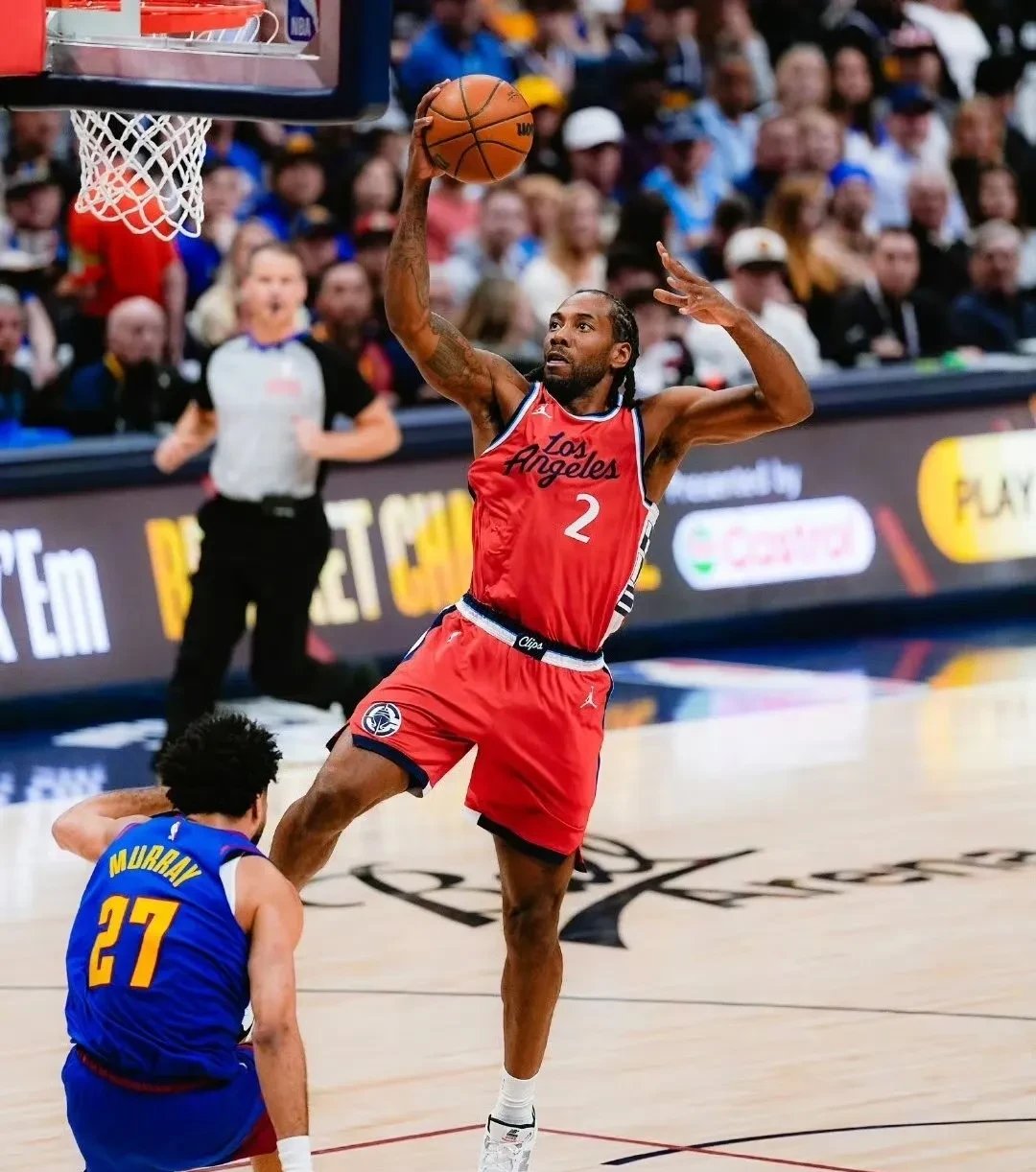 B体育培训-快船大胜76人，莱昂纳德砍下28分的简单介绍